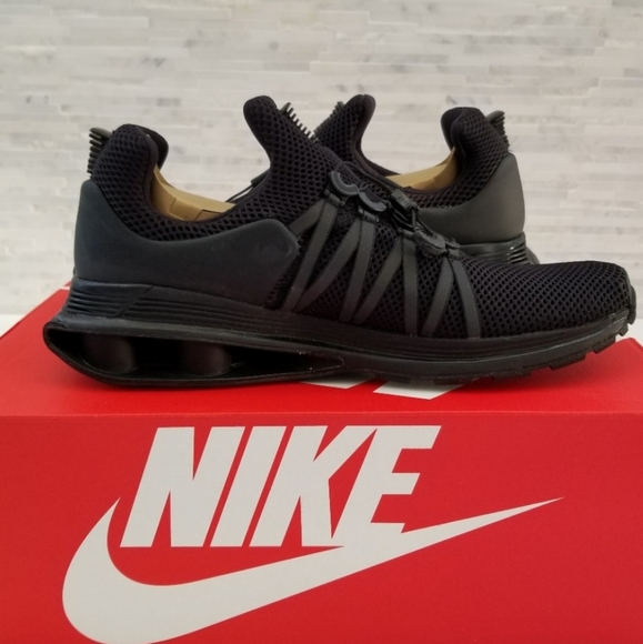 New NIKE Shox Gravity Triple Black Sneakers - Picture 4 of 6